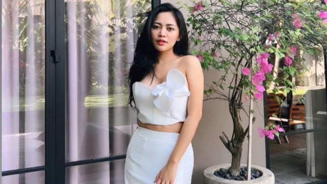 Instagram/ @rachelvennya