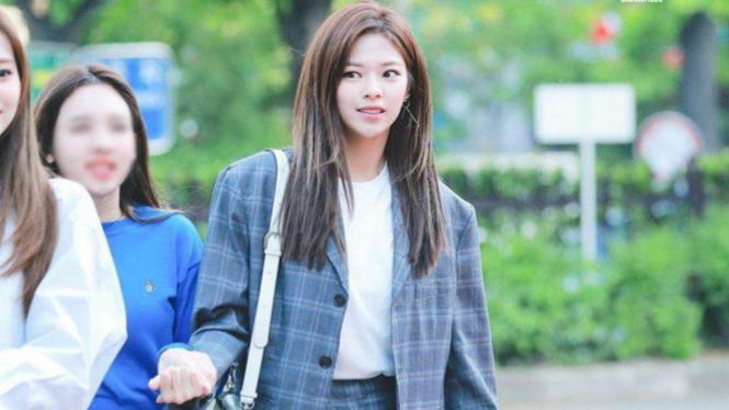 9 Transformasi Jeongyeon TWICE, Potret Terbarunya Makin Langsing?