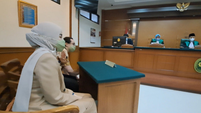 Intipseleb/Tiya Sukmawati