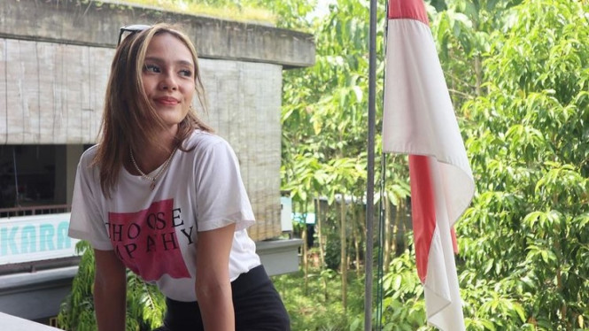 Instagram/ @nonangie