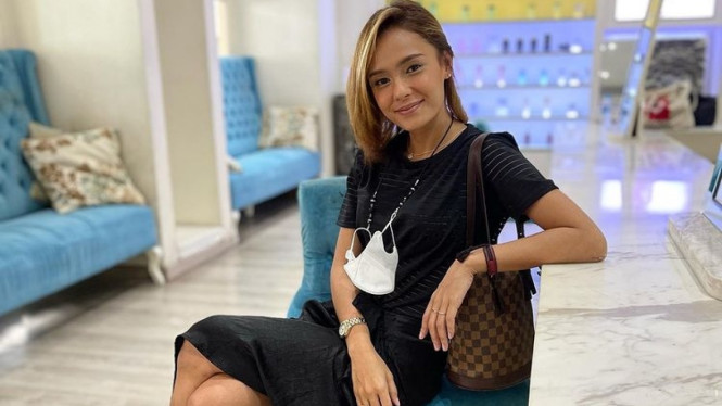 Instagram/ @nonangie