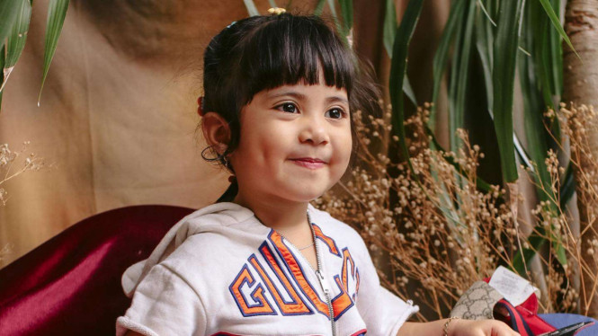 Instagram/@rachelvennya