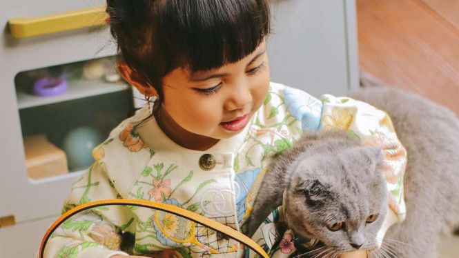 Instagram/@rachelvennya