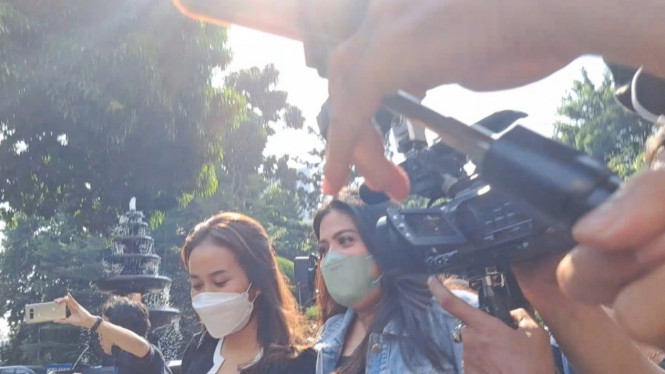 Intipseleb/Tiya Sukmawati