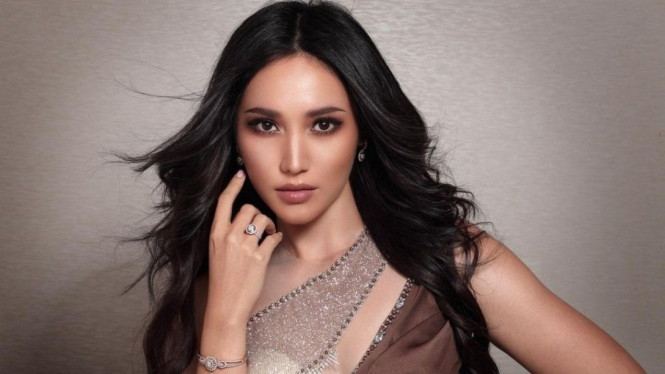 Instagram/laksmideneefe