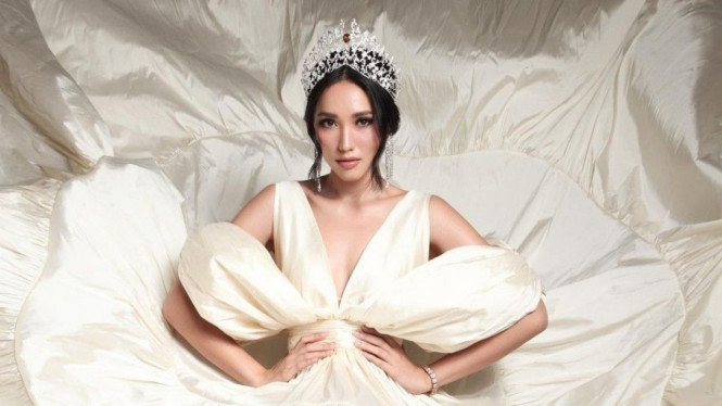 Instagram/laksmideneefe