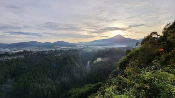 4 Daya Tarik Tebing Keraton Bandung, Tempat Favorit Nikmati Sunset