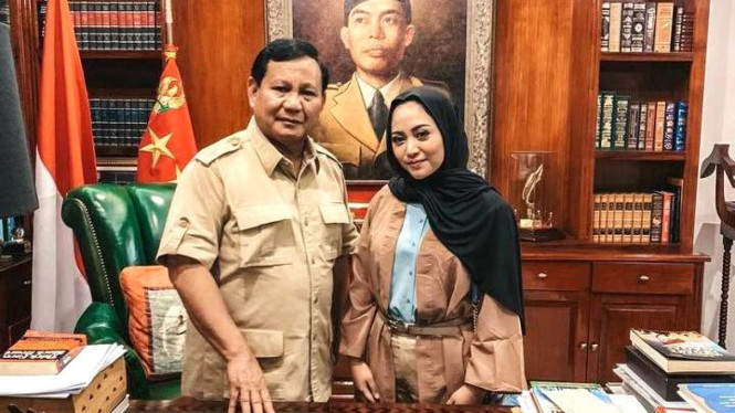 Instagram/rachelvennya