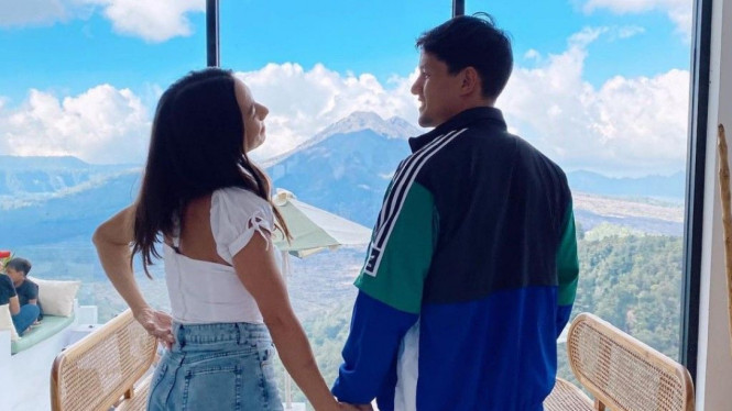 Instagram/jenniferbachdim