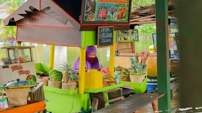 Instagram/floating.market.lembang