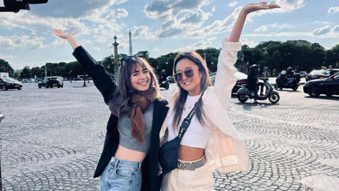 Instagram/lilycollins