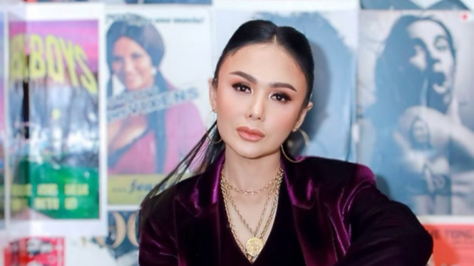 Instagram/yunishara36