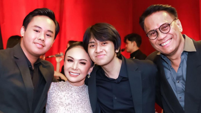 Instagram/yunishara36