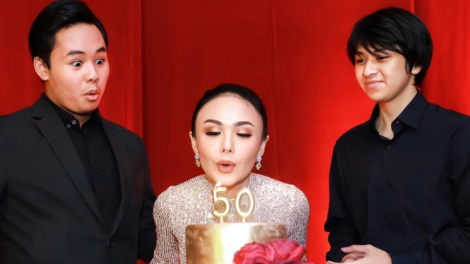 Instagram/yunishara36