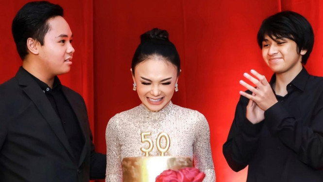 Instagram/yunishara36