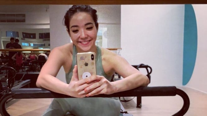 7 Artis Wanita Pamer Otot Lengan, Seksi dan Body Goals Banget!