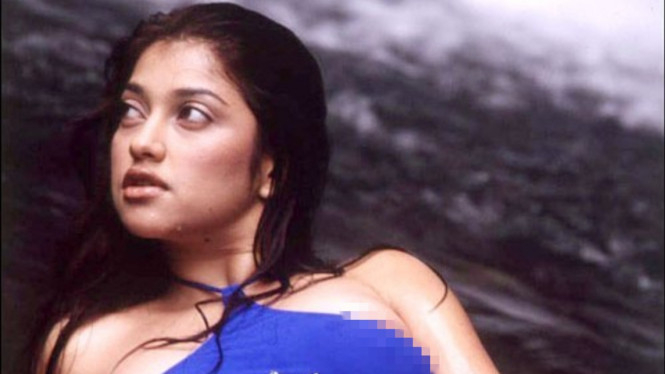 Instagram/sarahazhari_lovers 