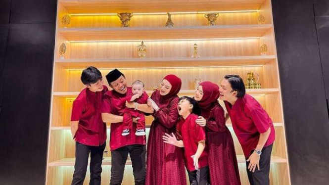 Instagram/@nathalieholscher