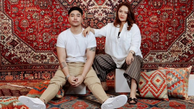 Instagram/ @sitibadriahh