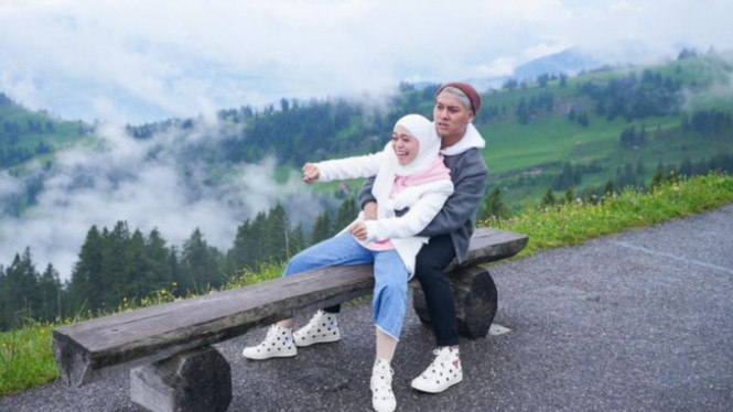 Instagram/@lestykejora