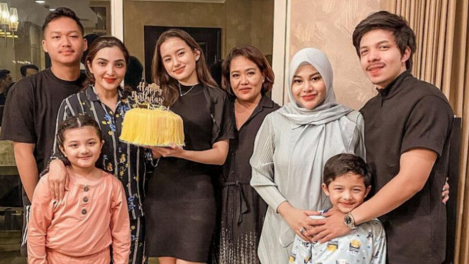 Instagram/@ashanty_ash