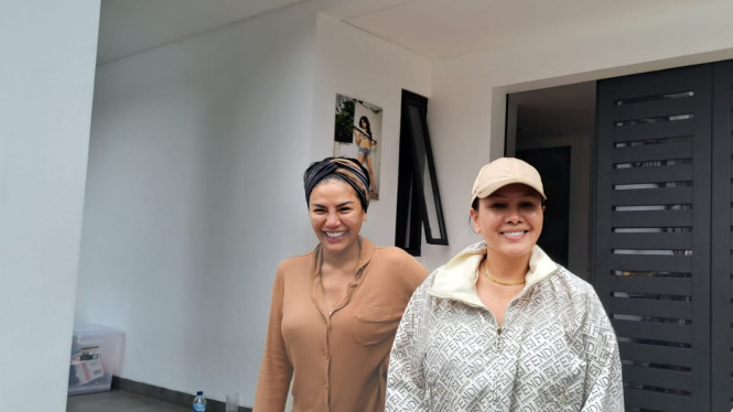 Intipseleb/Tiya Sukmawati