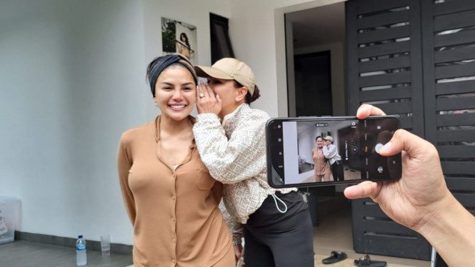 Intipseleb/Tiya Sukmawati