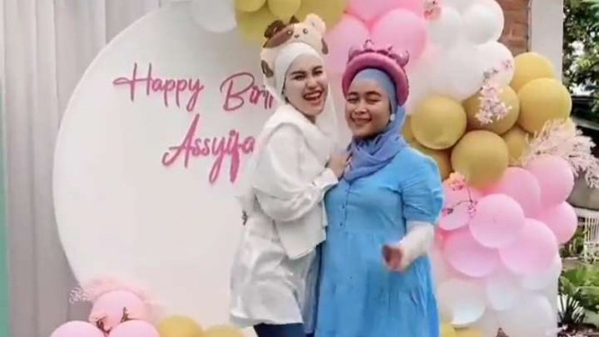 Instagram/@ayutingting92