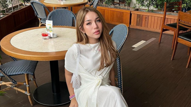 Instagram/unadambler