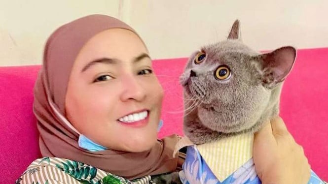 Instagram/@astridkuya