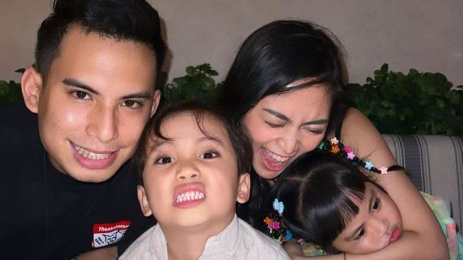 Instagram/@rachelvennya