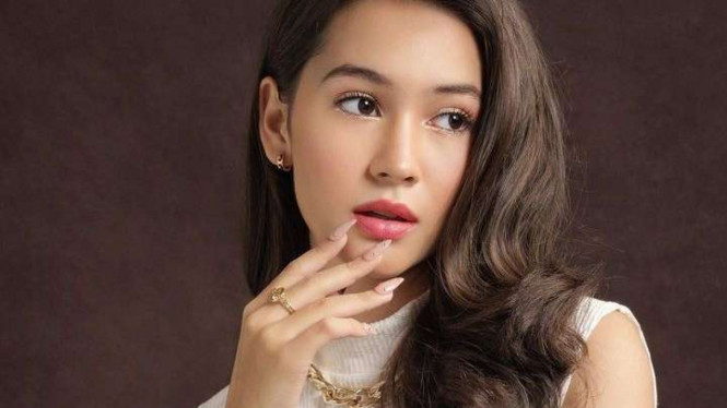 Instagram/@sandrinna_11