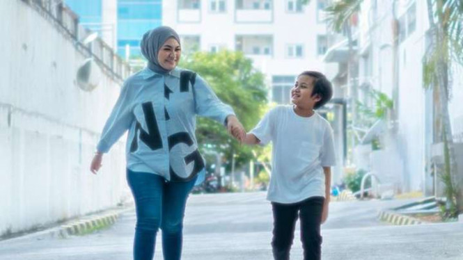 Instagram/@nathalieholscher