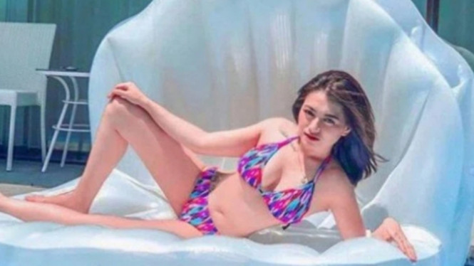 Instagram/nathalieholscher