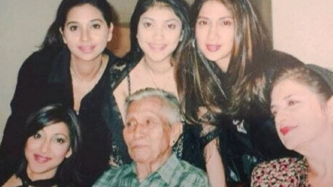 Instagram/azhari_sisters