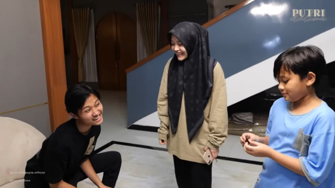 YouTube/ Putri Delina