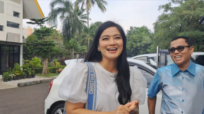 Intipseleb/Tiya Sukmawati