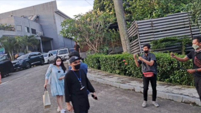 Intipseleb/Tiya Sukmawati