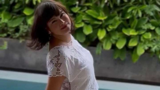 Instagram/@tracytrinita