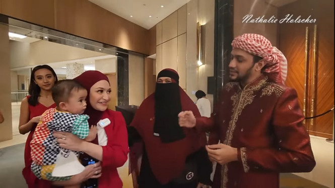 Youtube/Nathalie Holscher