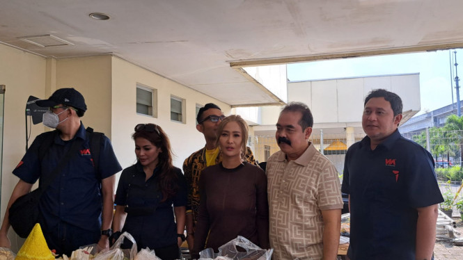 Intipseleb/Tiya Sukmawati