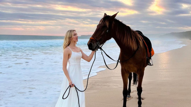 Instagram/varshaadhikumoro 