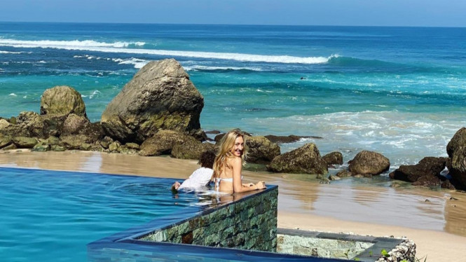 Instagram/varshaadhikumoro 