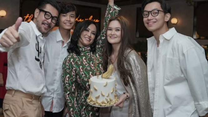 Instagram/ferrysal1m