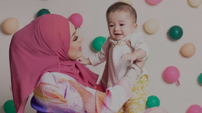 Instagram/ @nathalieholscher