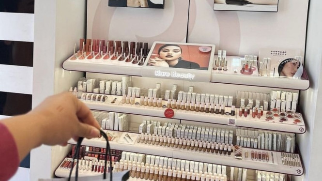 instagram/rarebeauty