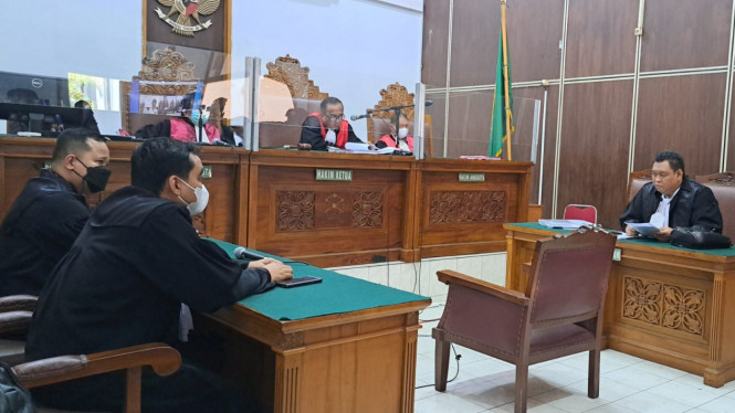 Intipseleb/Tiya Sukmawati