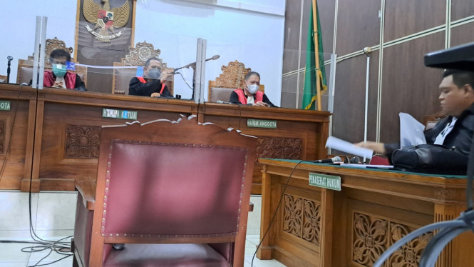 Intipseleb/Tiya Sukmawati