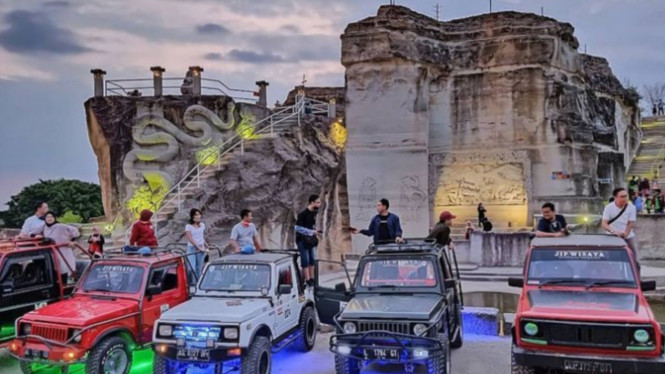 Instagram/@tebingbreksi_official