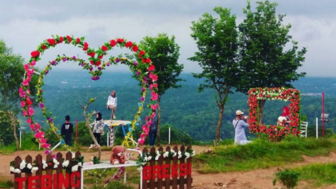 Instagram/@tebingbreksi_official